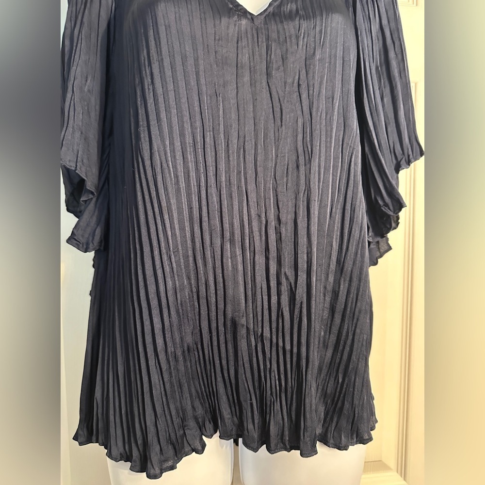 Vince Flutter Sleeve Crushed Satin Top size large Navy - Picture 4 of 14